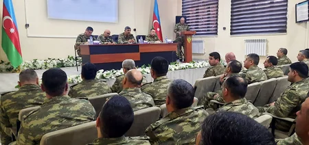 Hərbi hissələrdə birinci rübün nəticələrinə dair yekun iclaslar keçirilib