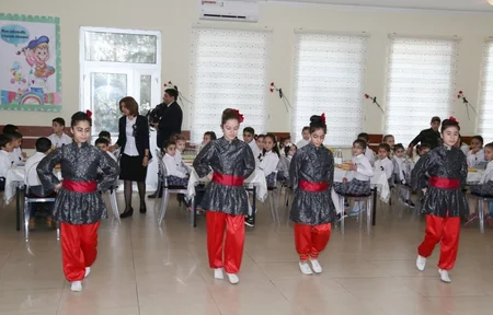 Leyla Əliyeva Suraxanıdakı 2 saylı uşaq evinin sakinləri ilə görüşüb