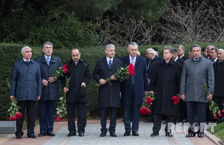 Yeni Azərbaycan Partiyasının rəhbərliyi ümummilli lider Heydər Əliyevin məzarını ziyarət ediblər