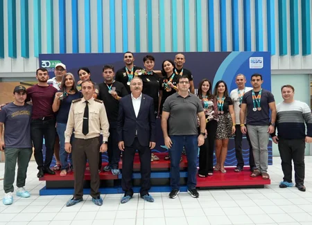 Dövlət qurumlarının əməkdaşları arasında üzgüçülük yarışı keçirilib