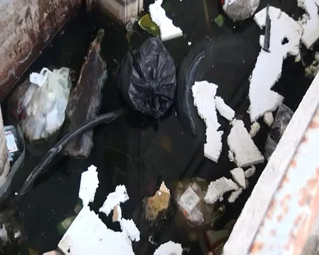 Kürdəmirdə yaşayış binasına qrunt suları dolub, antisanitar vəziyyət yaranıb