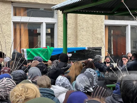 Состоялись похороны погибшего при землетрясении в Турции Гюндюза Назарзаде 