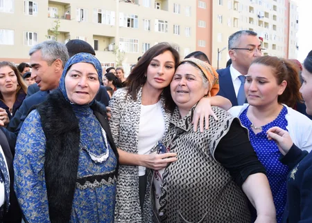 Birinci vitse-prezident məcburi köçkünlərlə görüşüb - VİDEO