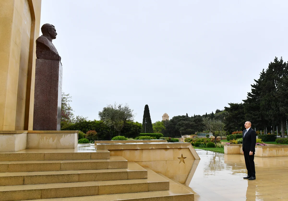 Prezident faşizm üzərində Qələbə uğrunda həlak olan Azərbaycan övladlarının xatirəsini ehtiramla anıb