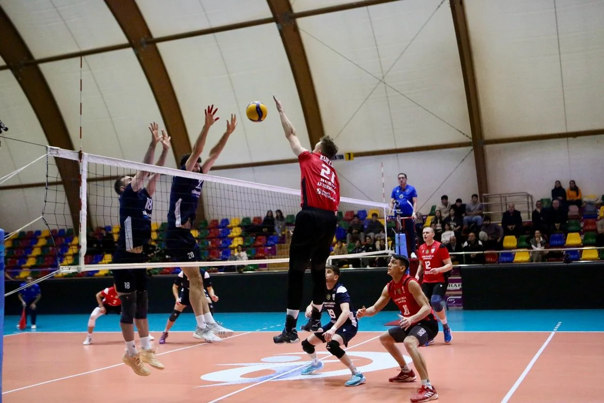 Kişi voleybolçular arasında Azərbaycan Yüksək Liqasında X tura yekun vurulub