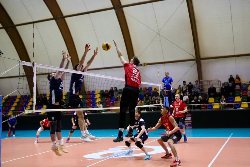 Kişi voleybolçular arasında Azərbaycan Yüksək Liqasında X tura yekun vurulub