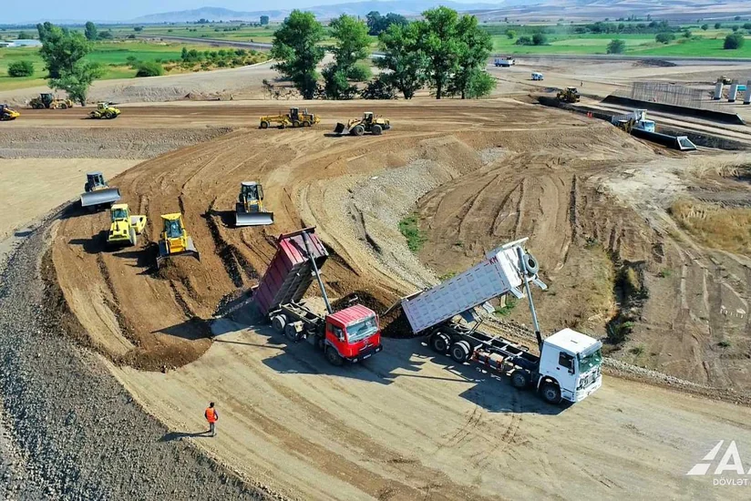 Bakı-Ələt-Qazax-Gürcüstan avtomobil yolunun genişləndirilməsi layihəsinin icrasına baxış keçirilib
