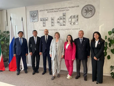 Azerbaijani delegation holds meeting at Tatarstan Investment Development Agency