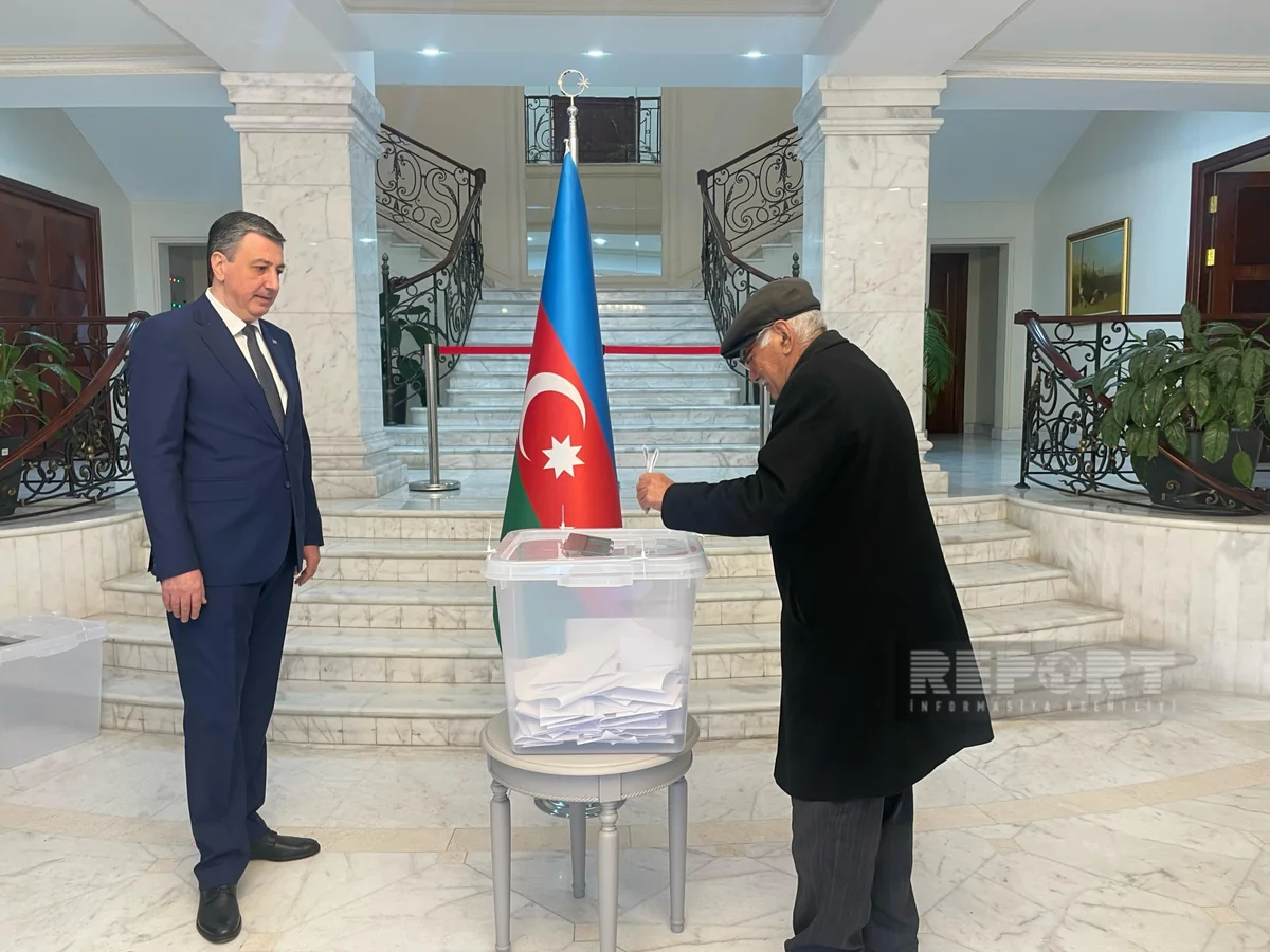Gürcüstanda səs verən Azərbaycan vətəndaşları: Bu gün tarixi gündür