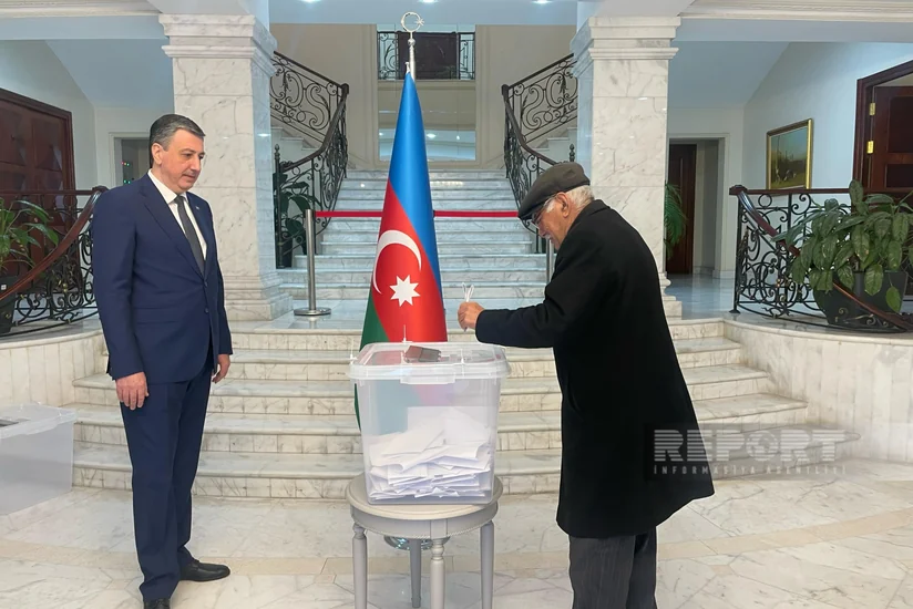 Gürcüstanda səs verən Azərbaycan vətəndaşları: Bu gün tarixi gündür