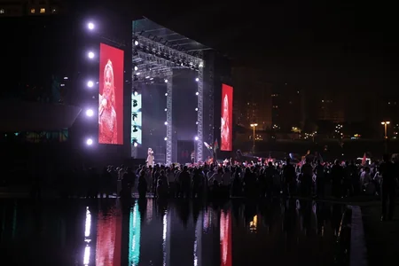 Heydər Əliyev Mərkəzinin parkında Bakının azad edilməsinin 100 illiyi münasibəti ilə konsert olub