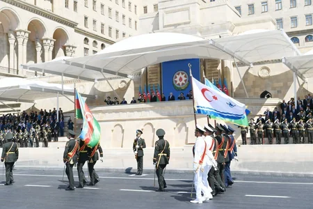 Azadlıq meydanında hərbi parad keçirilib - YENİLƏNİB-2