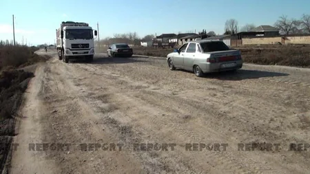 Neftçalada 13 kəndi birləşdirən yol keçilməz hala düşüb - FOTO