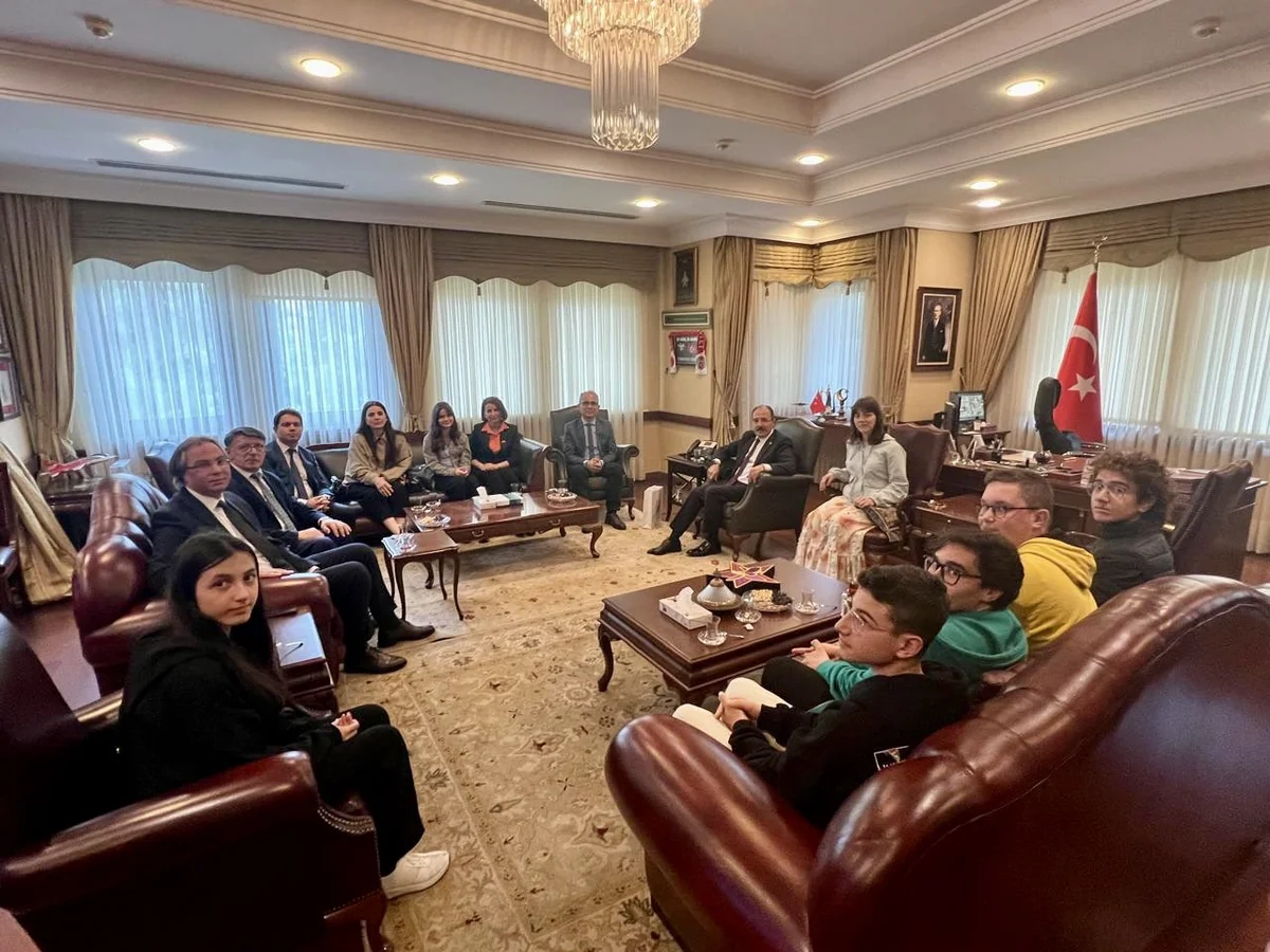 Türkiyə səfiri Rəsulzadə adına liseyin şagirdlərini qəbul edib