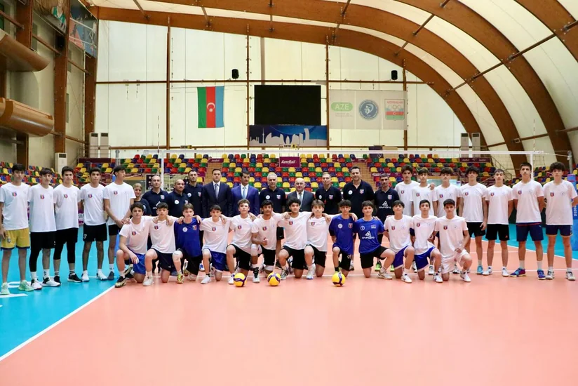Şahin Bağırov yeniyetmə və gənc voleybolçularla görüşüb