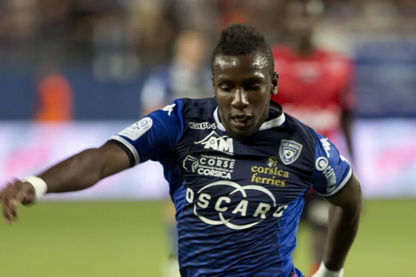 Fransalı futbolçunun oyun vaxtı ürəyi dayandı