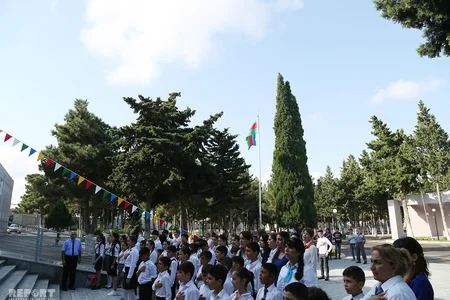 Valideynsiz uşaqların Bilik Günü - FOTOREPORTAJ