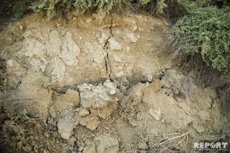 Badamdarda torpaq sürüşməsi baş verib, 8 ailəyə evlərini tərk etməklə bağlı xəbərdarlıq olunub - FOTOREPORTAJ - VİDEO - YENİLƏNİB