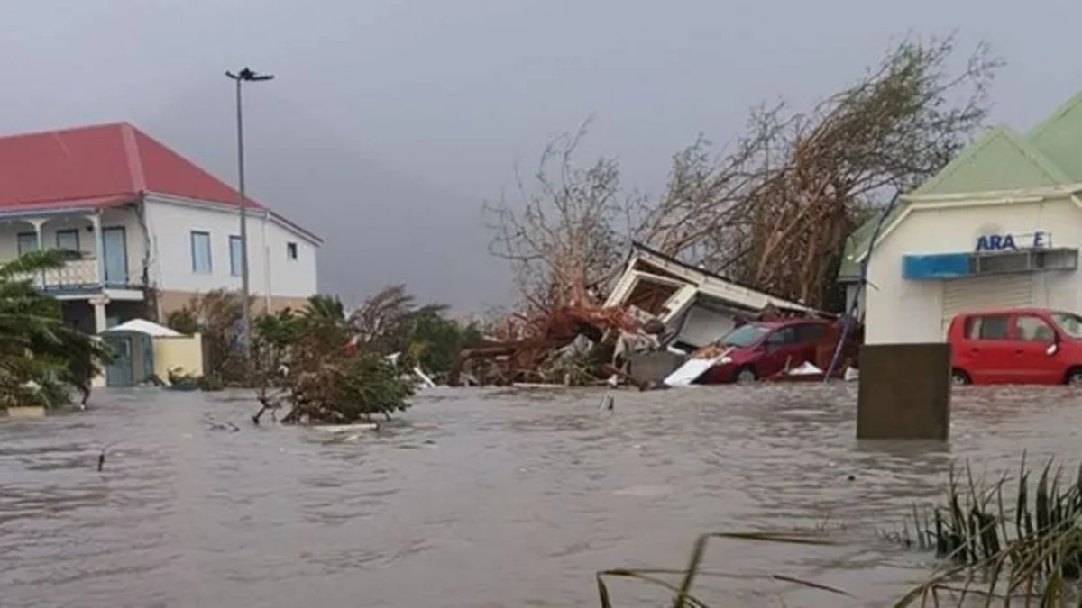 Florida ştatını qasırğa səbəbindən 6 milyona yaxın insan tərk edib