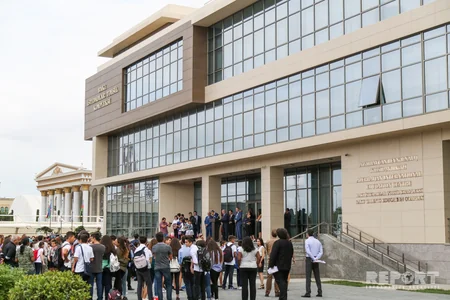 SOCAR President awards BTEC students the certificates for scholarships