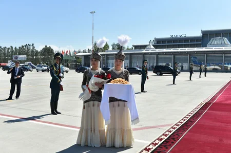 President Ilham Aliyev arrived in Kyrgyzstan for a visit