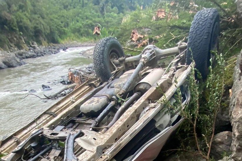 Ekvadorda pikapın dərəyə düşməsi nəticəsində 10 nəfər həlak olub
