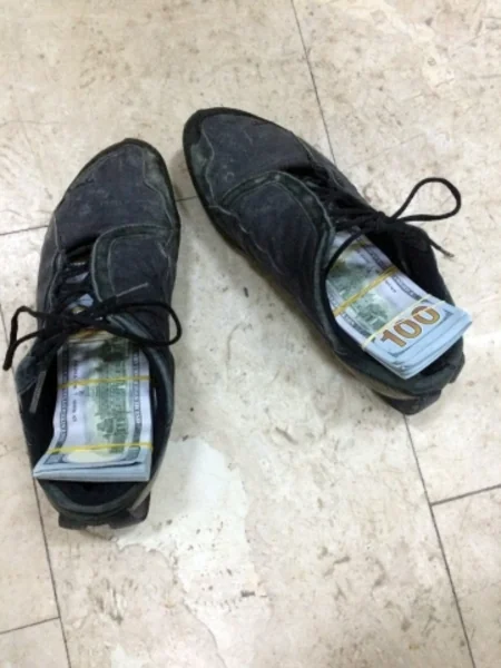 Rusiya vətəndaşlarının üzərində 120 min dollar aşkarlanıb