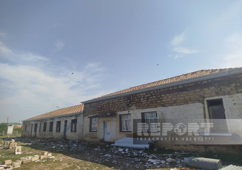Biləsuvarda yararsız vəziyyətdə olan məktəb təmir olunur
