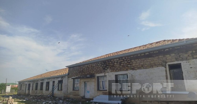Biləsuvarda yararsız vəziyyətdə olan məktəb təmir olunur