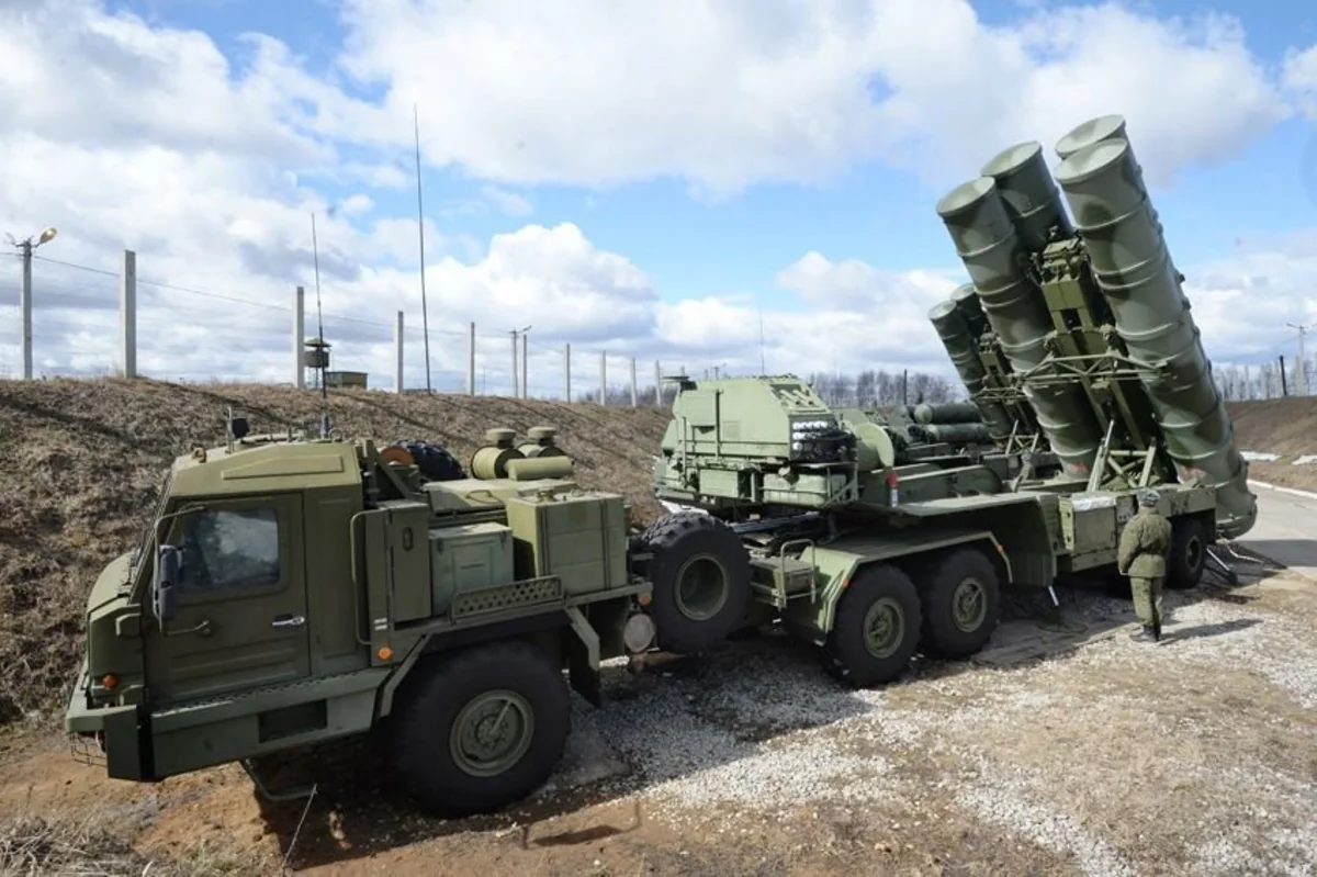Rusiya “S-500” zenit-raket komplekslərini silahlanmaya daxil edib