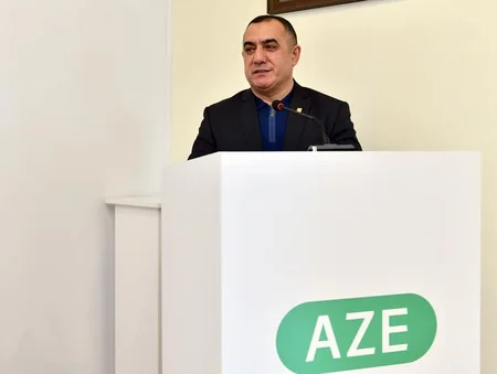 Fərid Qayıbov medal qazanmış idmançılarla görüşüb