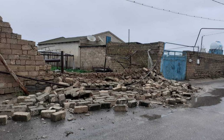 Bakıda hasar qaz xəttinin üstünə aşıb
