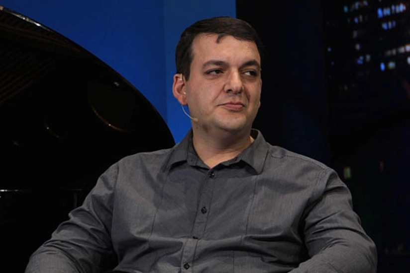 Məşhur erməni bloger Paşinyanı Gəncəni vurmaq əmri verməkdə ittiham edib