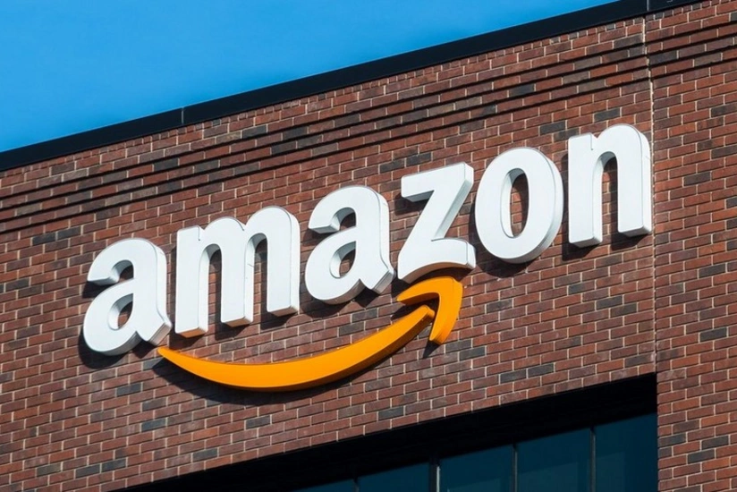 Чистая прибыль Amazon в третьем квартале упала почти в два раза