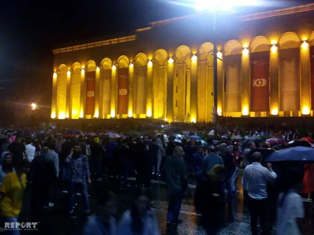Tbilisidə aksiyaçılar baş nazirin istefasını tələb ediblər - FOTO