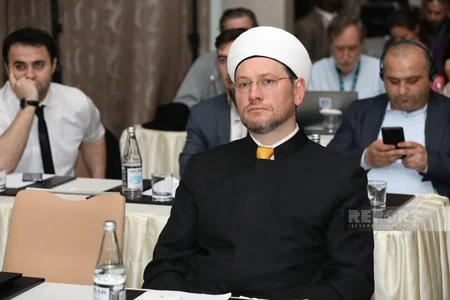 Bakıda “İslamofobiya diqqət mərkəzində: Qərəzin ifşası, stiqmaların dağıdılması” mövzusunda beynəlxalq elmi konfrans başa çatıb - YENİLƏNİB
