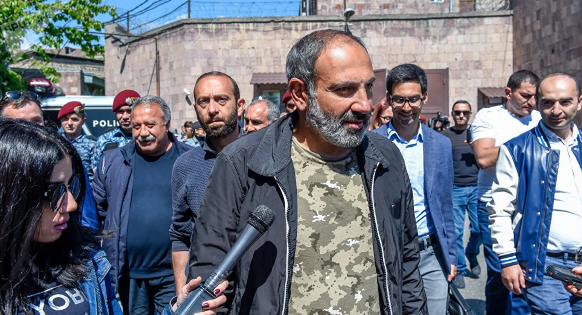 Paşinyana ölən əsgərin məzarı önünə gül qoymağa imkan verilmədi