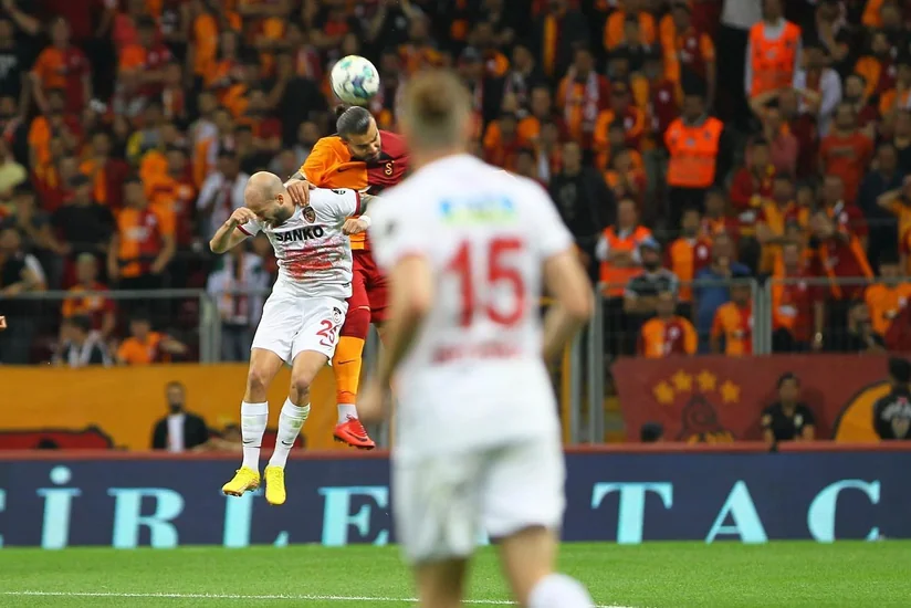 Qalatasaray azlıqda əzmkar qələbə qazanıb