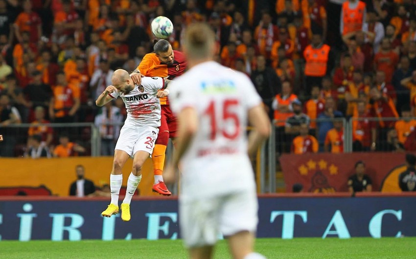 Qalatasaray azlıqda əzmkar qələbə qazanıb