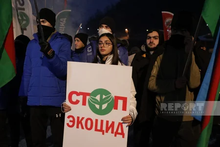Xankəndi-Laçın yolunda keçirilən etiraz aksiyası axşam saatlarında da davam edir