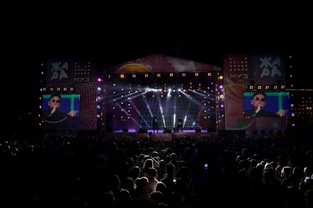Heydər Əliyev Mərkəzinin parkında “MUZ-TV diskoteka”