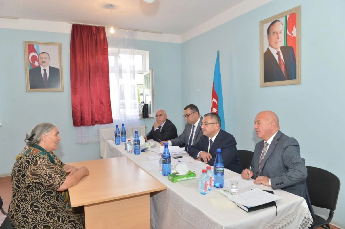 Dövlət Komitəsinin sədri Şəkidə məcburi köçkünləri qəbul edib