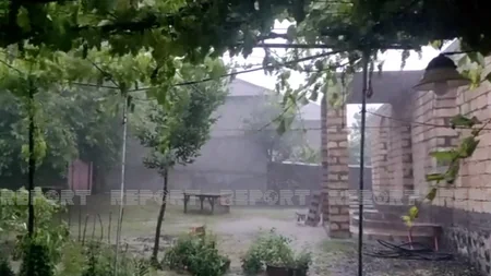 Şəkiyə leysan və dolu yağdı, elektrik naqillərinə, qaz xətlərinə ziyan dəydi