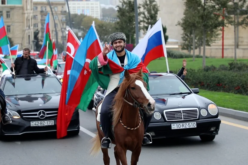 Жители Баку празднуют освобождение Агдама от оккупации