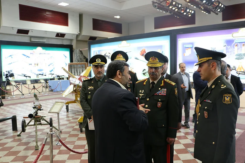 Azərbaycanın müdafiə naziri İranın müdafiə nailiyyətləri sərgisində olub - FOTO