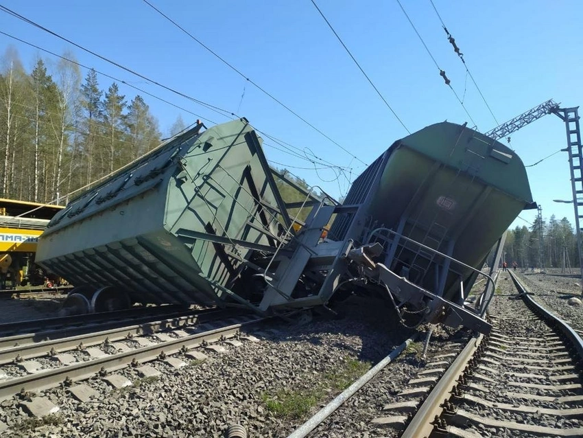 Rusiyada oğurluğa cəhd zamanı 12 vaqon relsdən çıxıb, ölən var