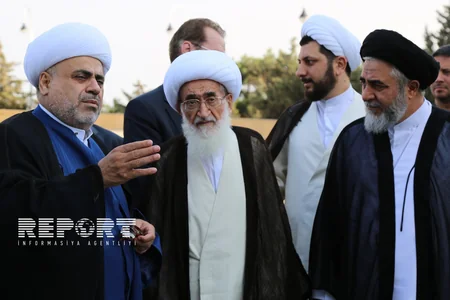 İranın tanınmış din xadimi Şəhidlər Xiyabanını ziyarət edib - FOTO