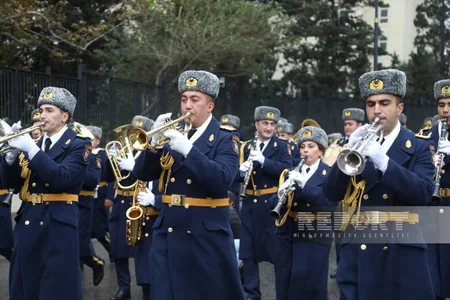 Bakıda hərbi orkestrlərin müşayiəti ilə Zəfər yürüşü keçirilib - YENİLƏNİB