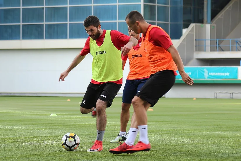 “Keşlə” klubu iki futbolçu ilə müqavilə bağlayıb