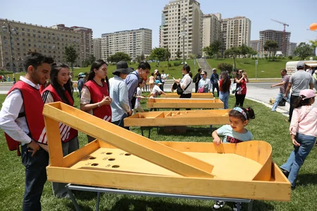 Heydər Əliyev Mərkəzinin parkında Uşaq festivalı keçirilib